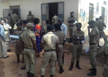 VIDEO: SFC soldiers beat up Policemen, Civilians at Lubowa Police Station