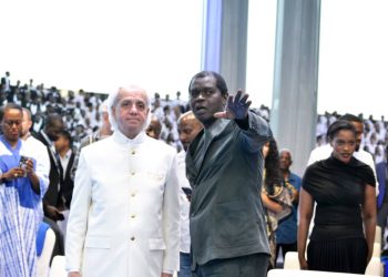 Benny Hinn healing crusade attracts thousands of believers