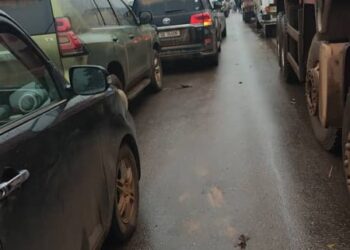 Hundreds Sleep On the Road Due to Heavy Traffic Jam in Mpigi