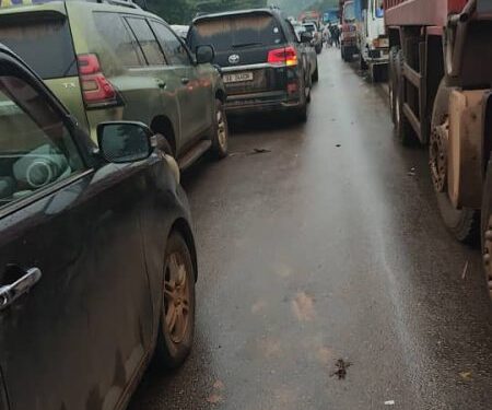 Hundreds Sleep On the Road Due to Heavy Traffic Jam in Mpigi