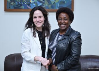 Hollywood Movie Star Mary Louise Parker to Grace Rotary District Conference