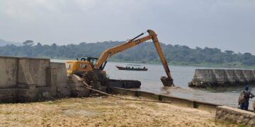 NEMA Demolishes Illegal Perimeter Wall At Ddungu Resort Beach Makindye